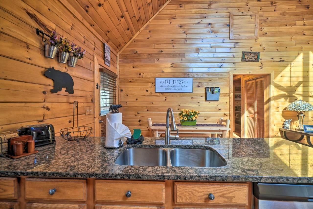 Inviting Sevierville Cabin With Deck And Hot Tub! Dış mekan fotoğraf